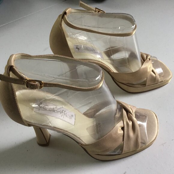 Colorifics Women's Gold Tone Shoes 7.5M - Picture 2 of 15